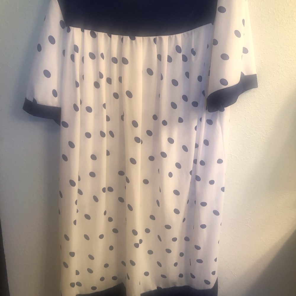 Great for summer traveling. Lightweight. 100% polyester.